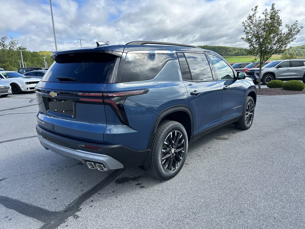 New 2026 Chevrolet Traverse LT w/ Sun and Wheel Package AWD/4WD image 7