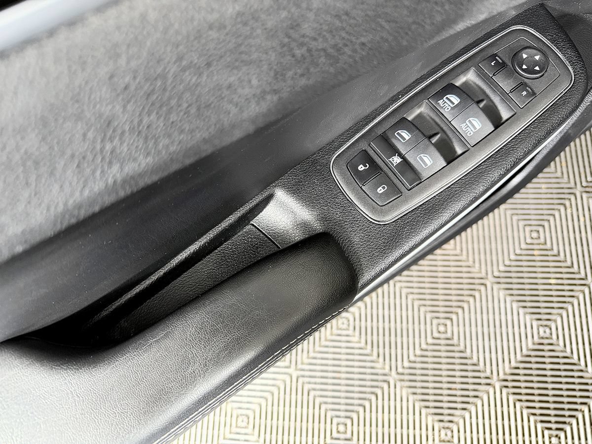 Used 2023 Chrysler 300 S RWD image 28