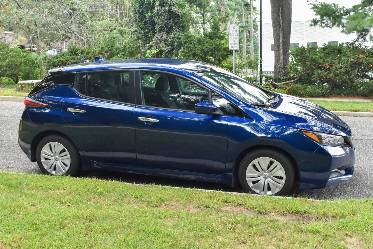 Used 2025 Nissan Leaf S FWD image 9