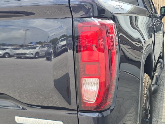 Certified 2025 GMC Sierra 1500 Elevation w/ Preferred Package AWD/4WD image 9