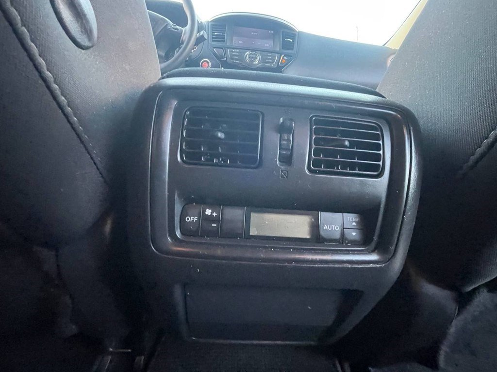Used 2017 Nissan Pathfinder S image 21