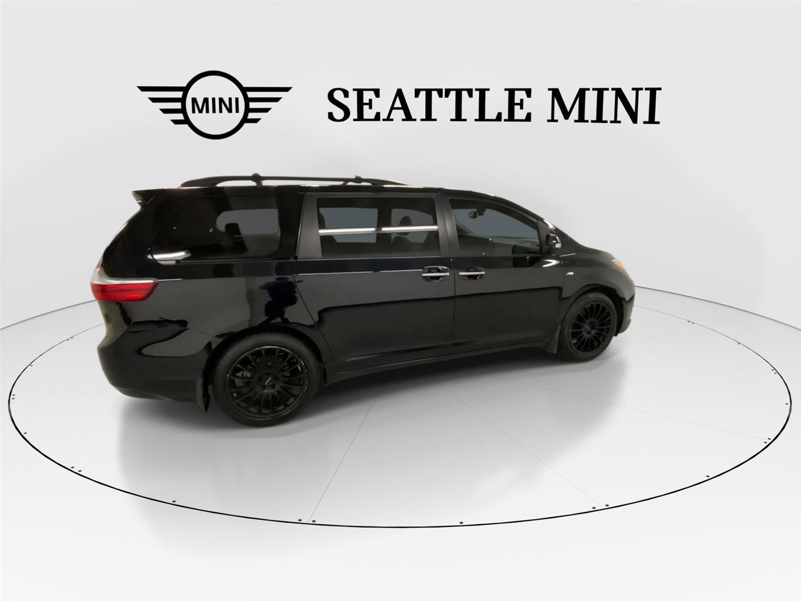 Used 2017 Toyota Sienna Limited Premium image 11