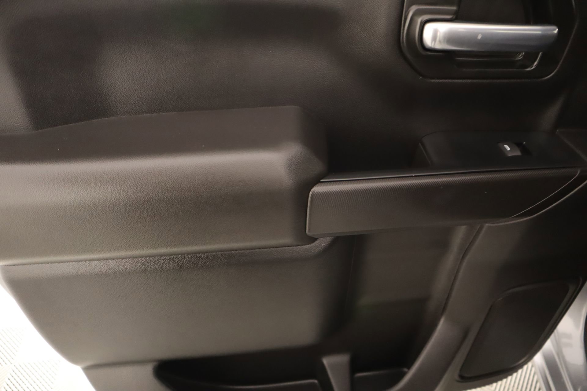 Used 2023 Chevrolet Silverado 1500 Custom image 15