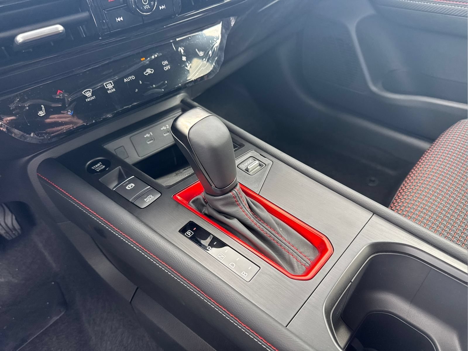 New 2026 Nissan Kicks SR w/ SR Premium Package FWD image 21