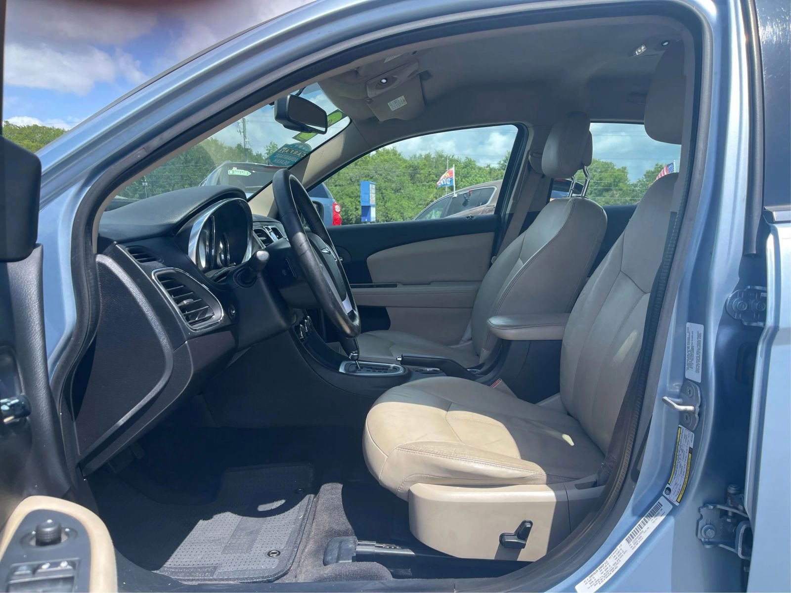 Used 2012 Chrysler 200 Limited image 9