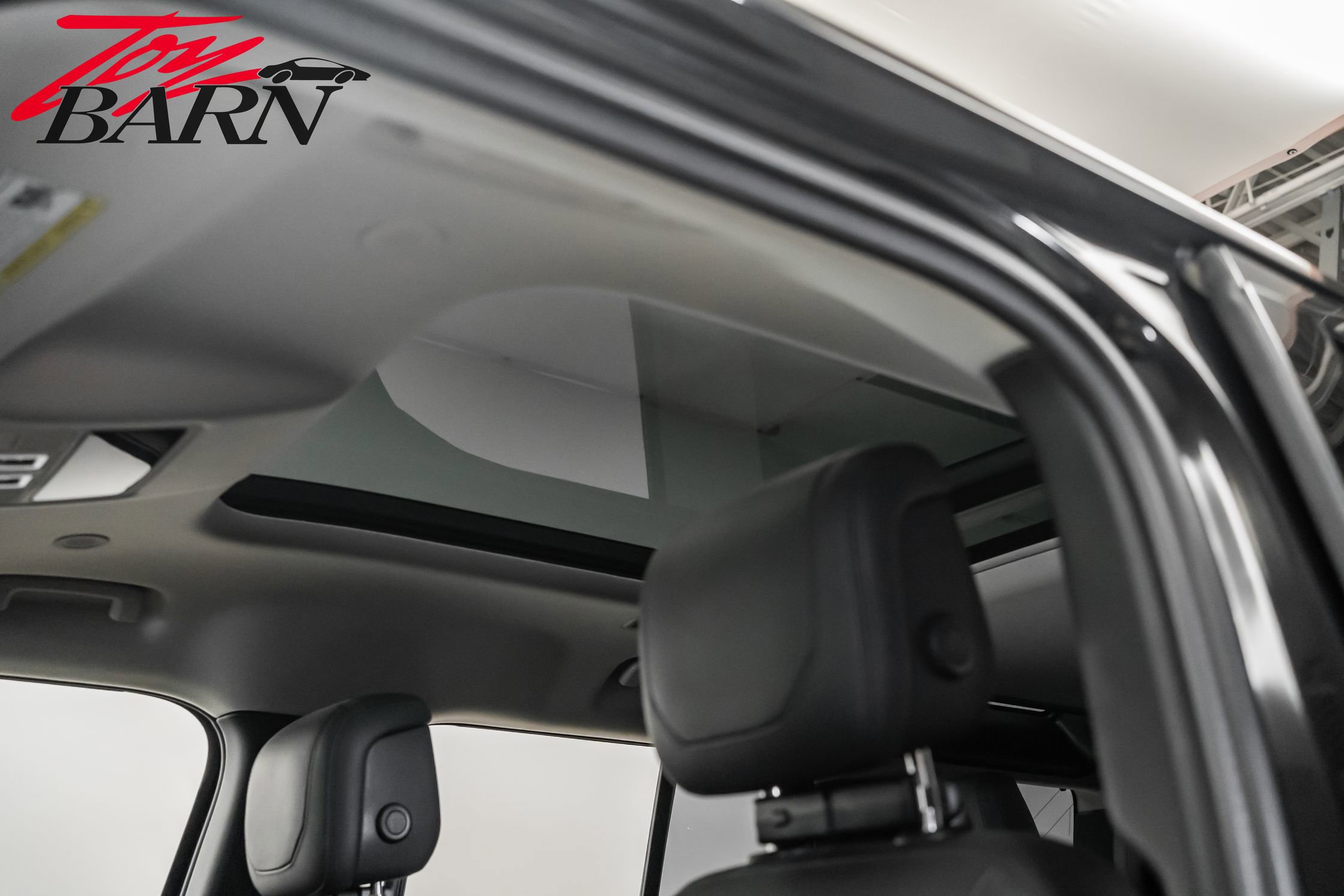 Used 2024 Land Rover Defender 110 SE image 24