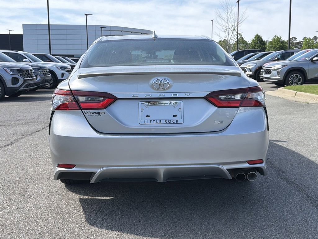 Used 2024 Toyota Camry SE image 4