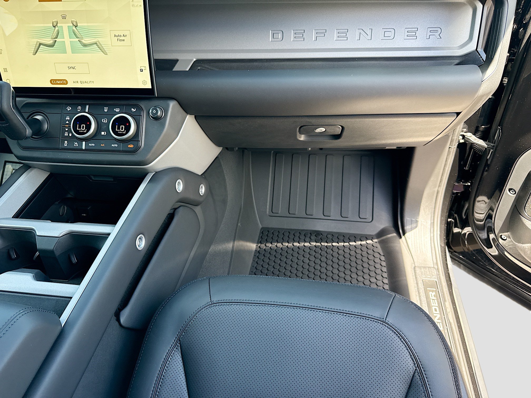 New 2026 Land Rover Defender 110 X AWD/4WD image 18