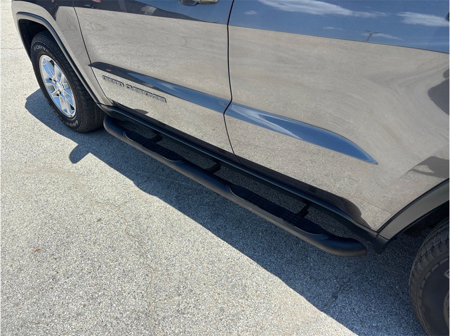 Used 2019 Jeep Grand Cherokee Laredo AWD/4WD image 15