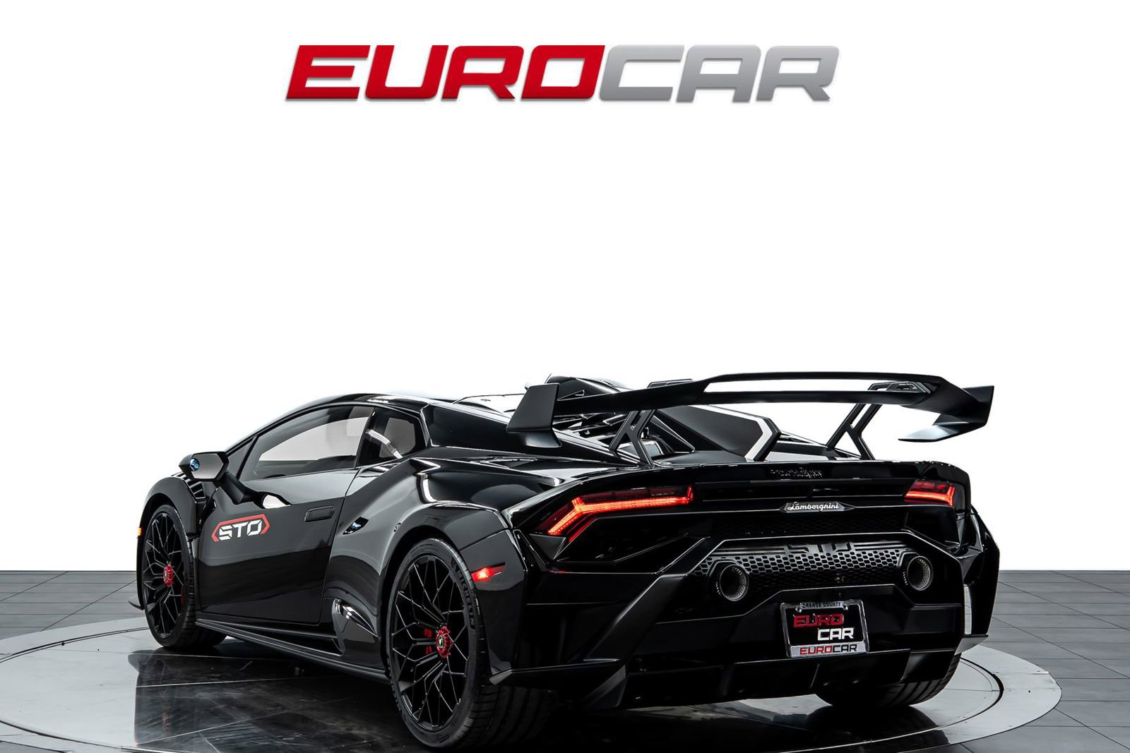 Used 2022 Lamborghini Huracan STO RWD image 3
