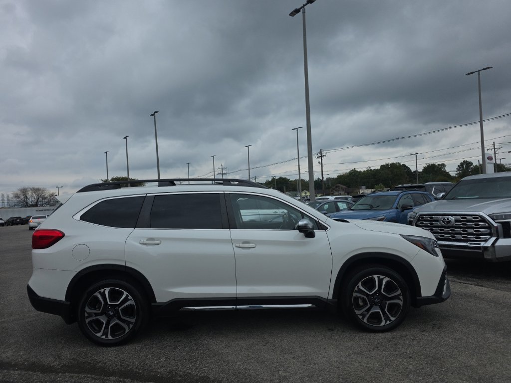 Used 2023 Subaru Ascent Limited w/ Technology Package AWD/4WD image 4