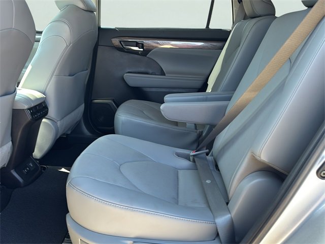 Used 2021 Toyota Highlander Platinum image 16