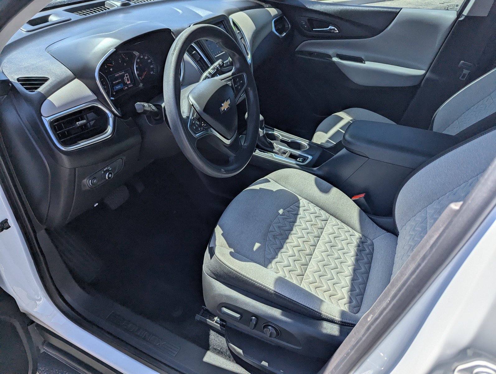 Used 2022 Chevrolet Equinox LS w/ LS Convenience Package FWD image 9