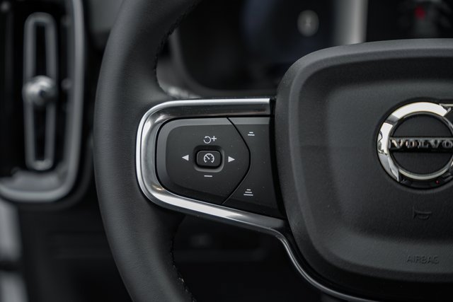 Certified 2025 Volvo XC40 B5 Core w/ Protection Package Premier image 30