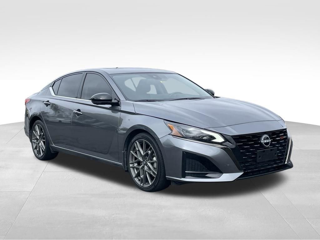 Certified 2023 Nissan Altima 2.0 SR image 3