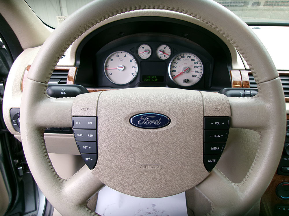 Used 2005 Ford Five Hundred Limited image 18