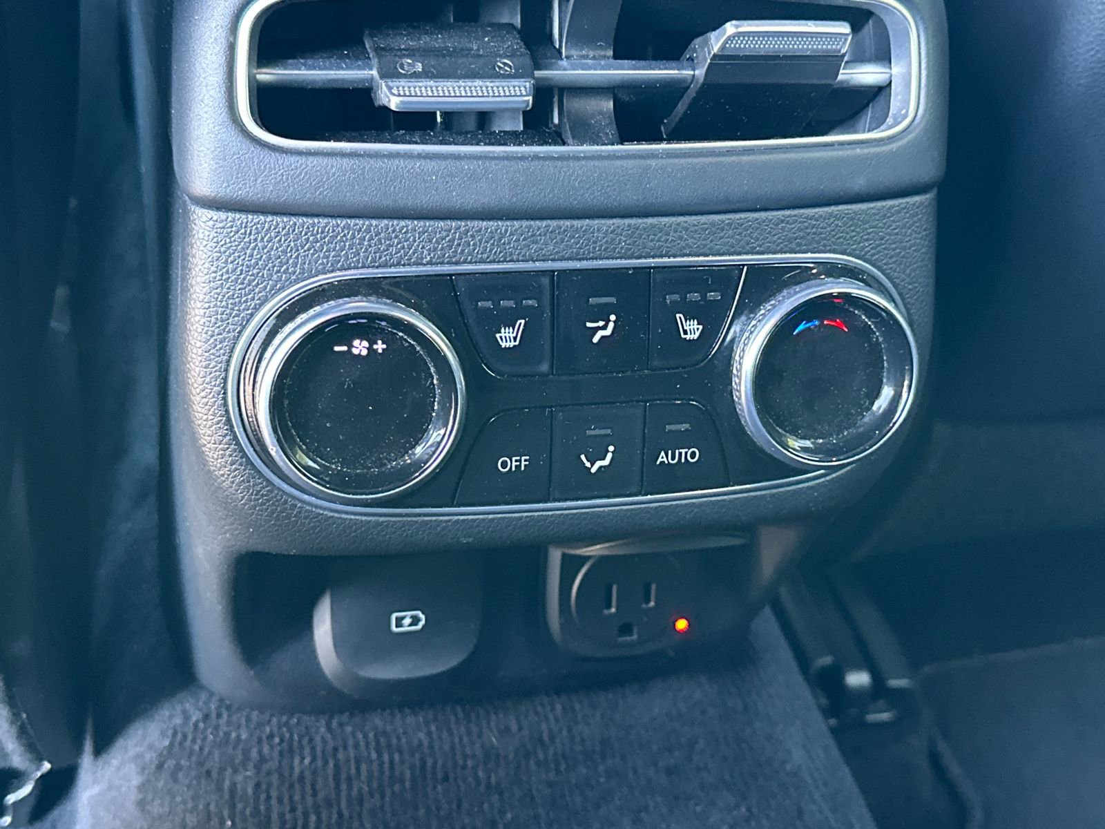 Used 2022 Genesis GV70 3.5T Sport w/ Sport Prestige Package AWD/4WD image 21