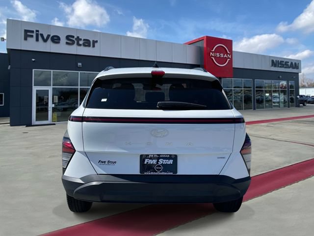 Used 2024 Hyundai Kona SEL AWD/4WD image 5