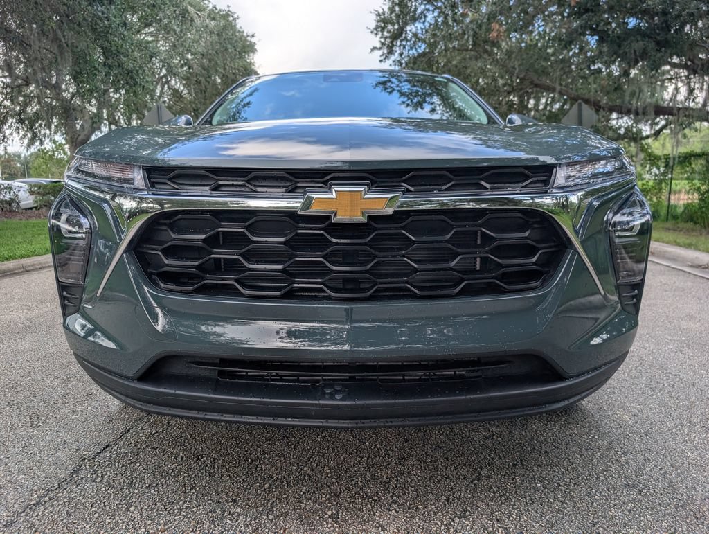 Used 2025 Chevrolet Trax LS w/ LS Convenience Package FWD image 2