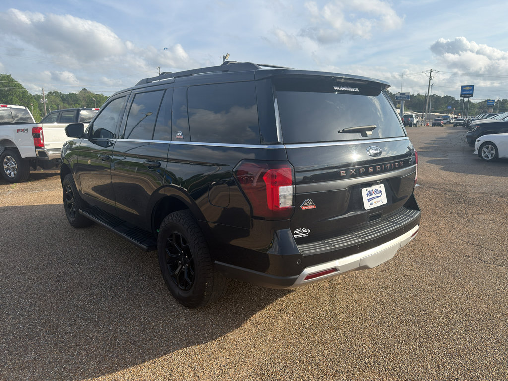 Used 2022 Ford Expedition Timberline image 3