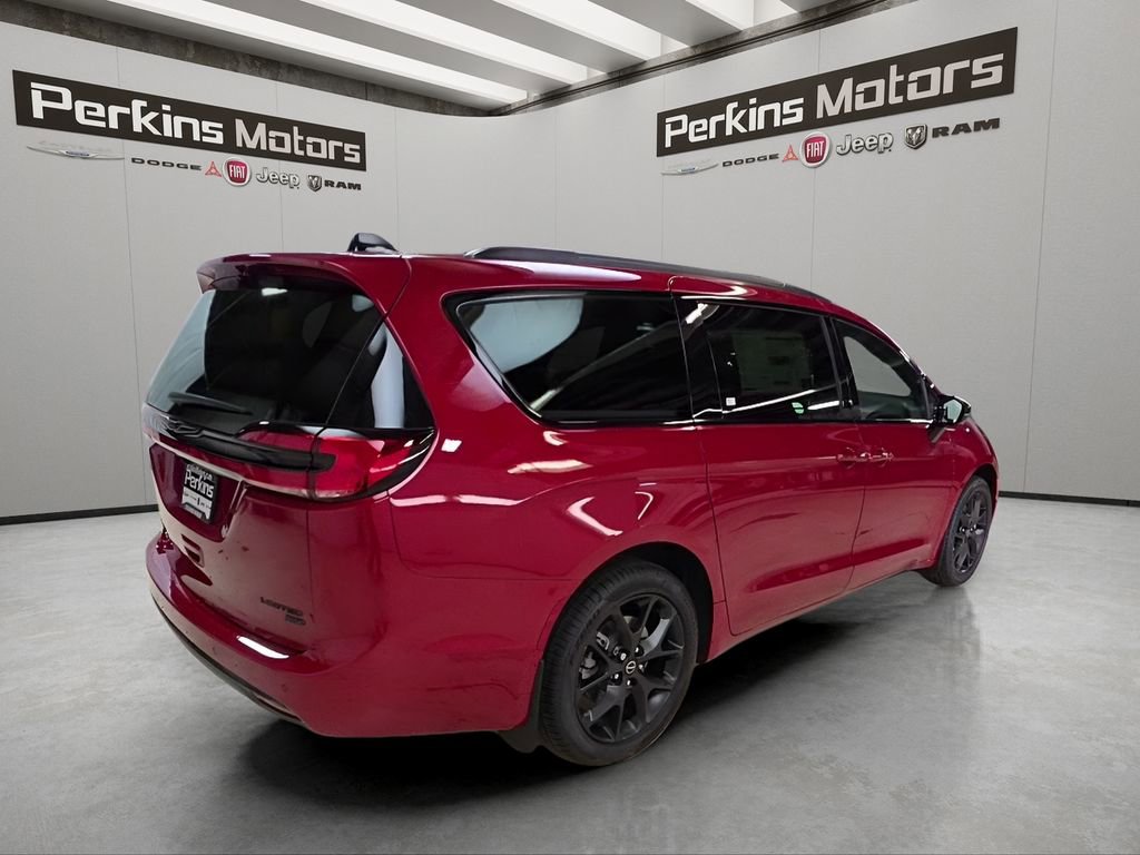 New 2026 Chrysler Pacifica Limited image 5
