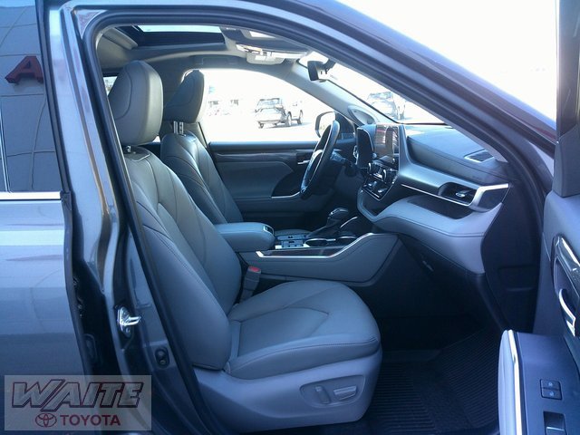 Used 2023 Toyota Highlander Limited image 37