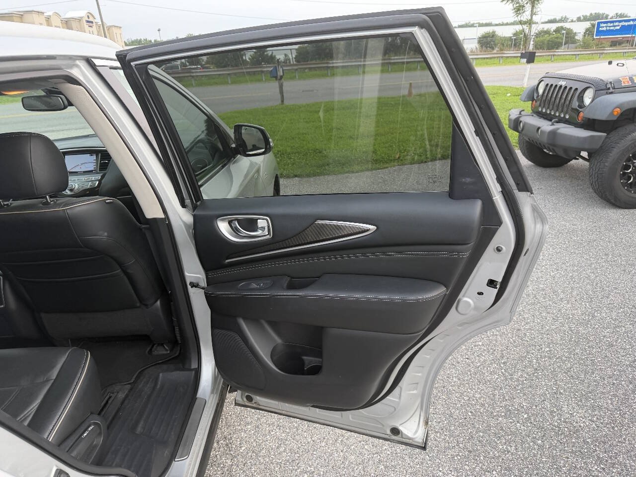 Used 2019 INFINITI QX60 Luxe w/ Essential Package AWD/4WD image 25