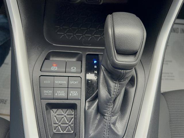 Used 2020 Toyota RAV4 LE w/ All Weather Liner Package AWD/4WD image 22