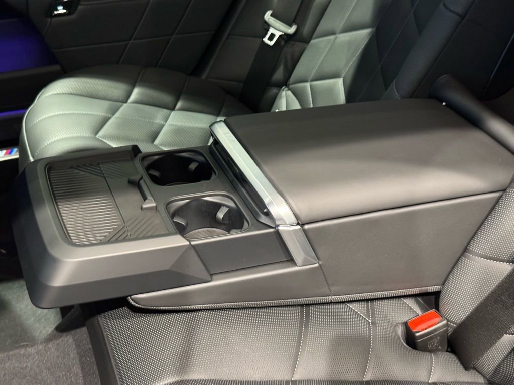 Used 2025 BMW 760i xDrive image 44