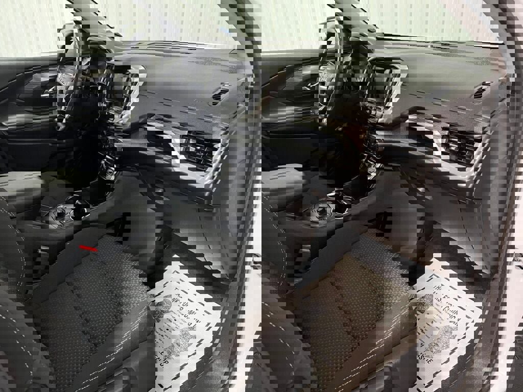 Used 2023 GMC Terrain SLE w/ Driver Convenience Package image 3