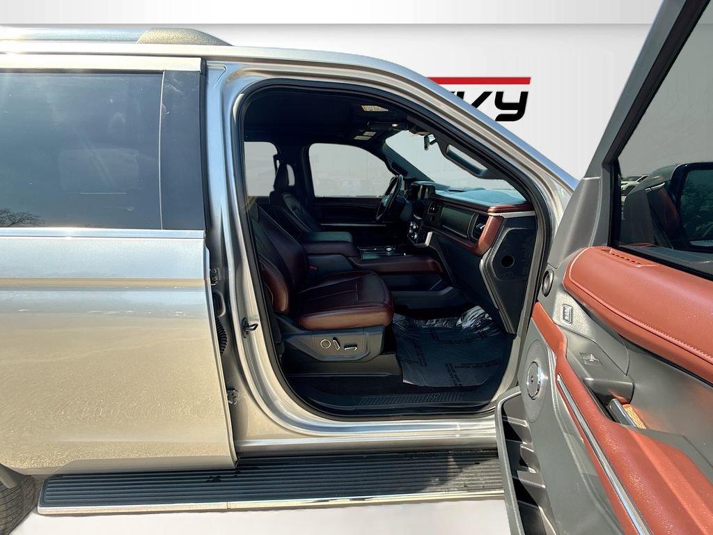 Used 2022 Ford Expedition Limited image 31