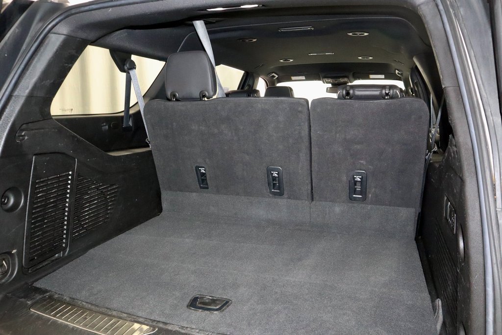 Used 2023 Chevrolet Suburban Premier image 12