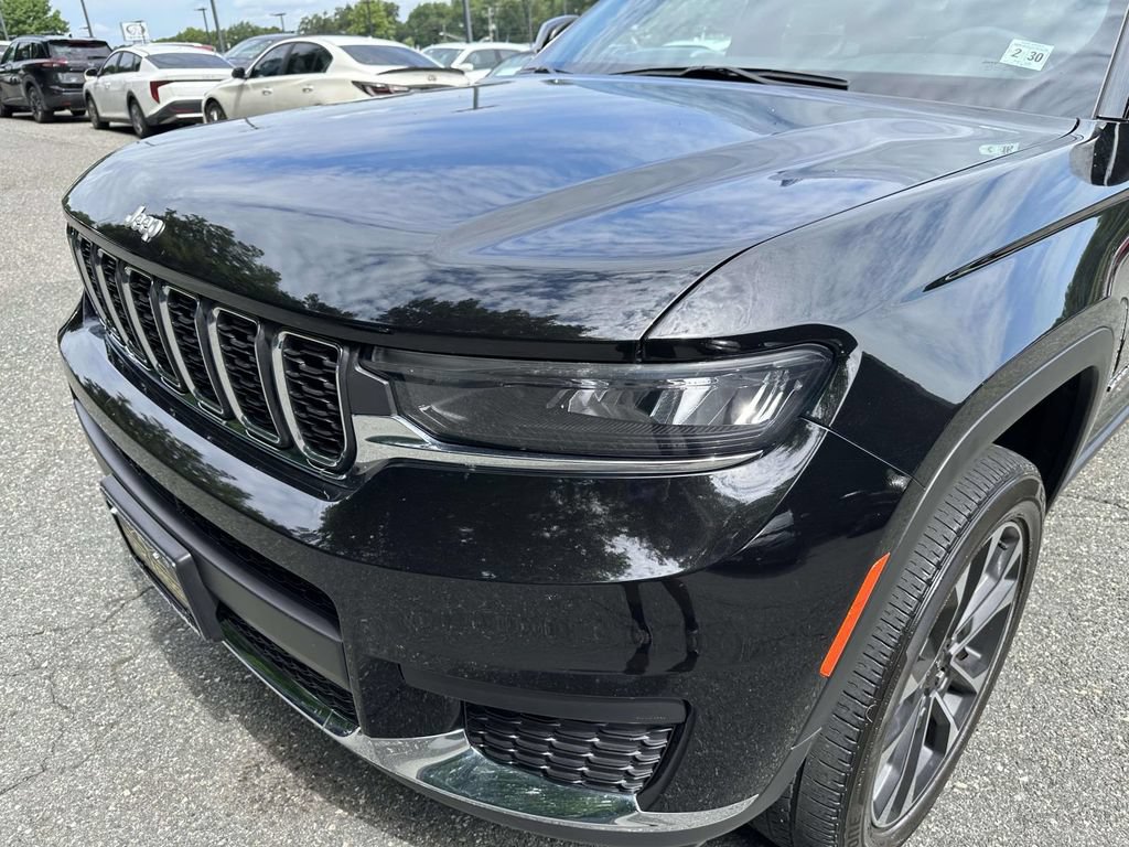 Used 2025 Jeep Grand Cherokee L Laredo AWD/4WD image 9