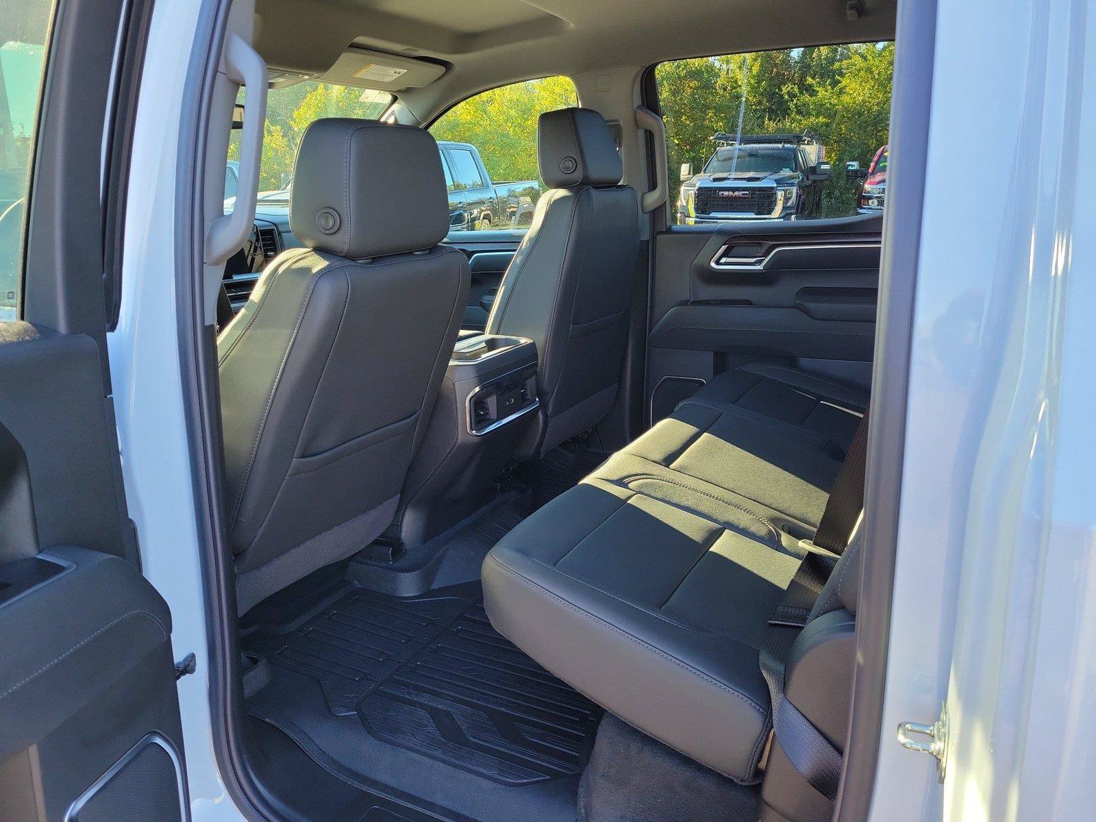 New 2026 GMC Sierra 1500 SLT w/ SLT Premium Package AWD/4WD image 12