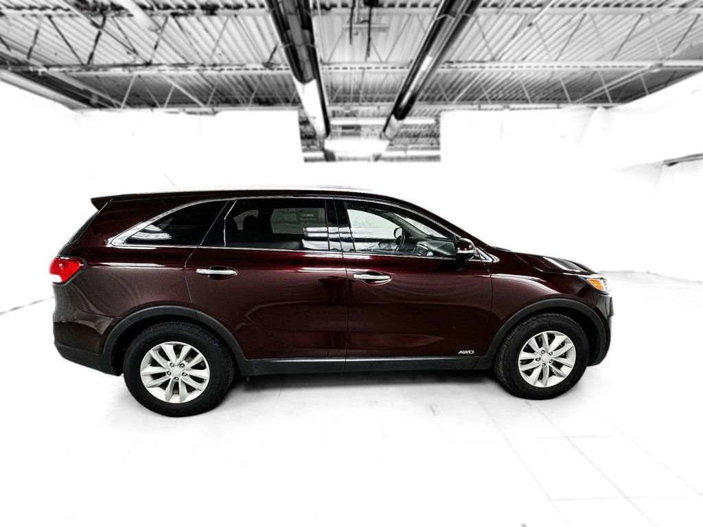 Used 2017 Kia Sorento LX image 7