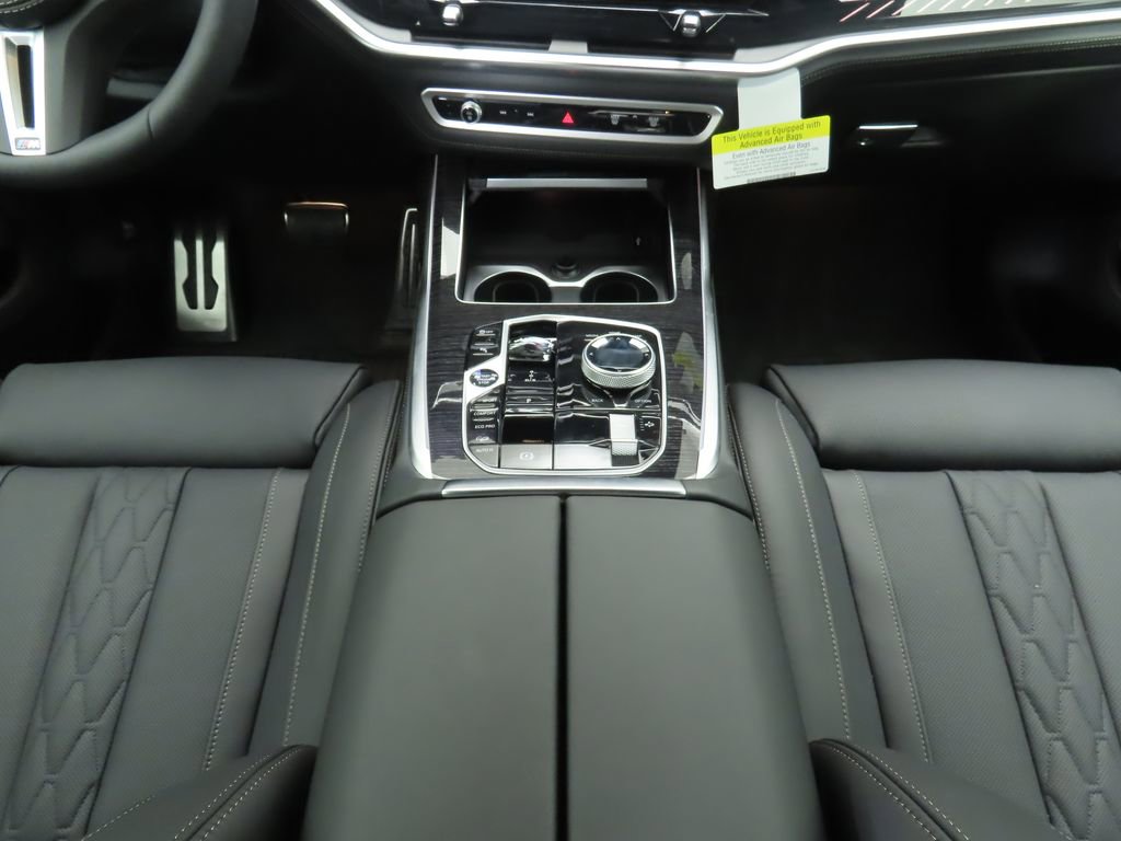 New 2026 BMW X7 M60i image 16