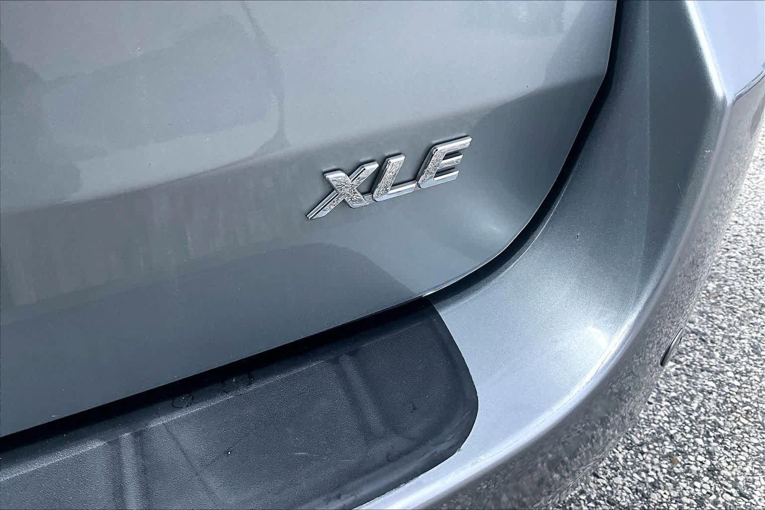 Used 2017 Toyota Sienna XLE w/ XLE Navigation Package FWD image 10