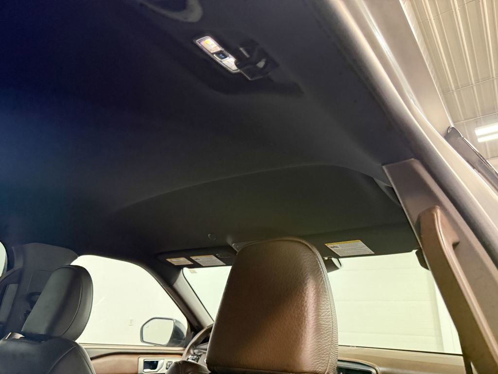 Used 2021 Ford Explorer King Ranch w/ Premium Technology Package image 17