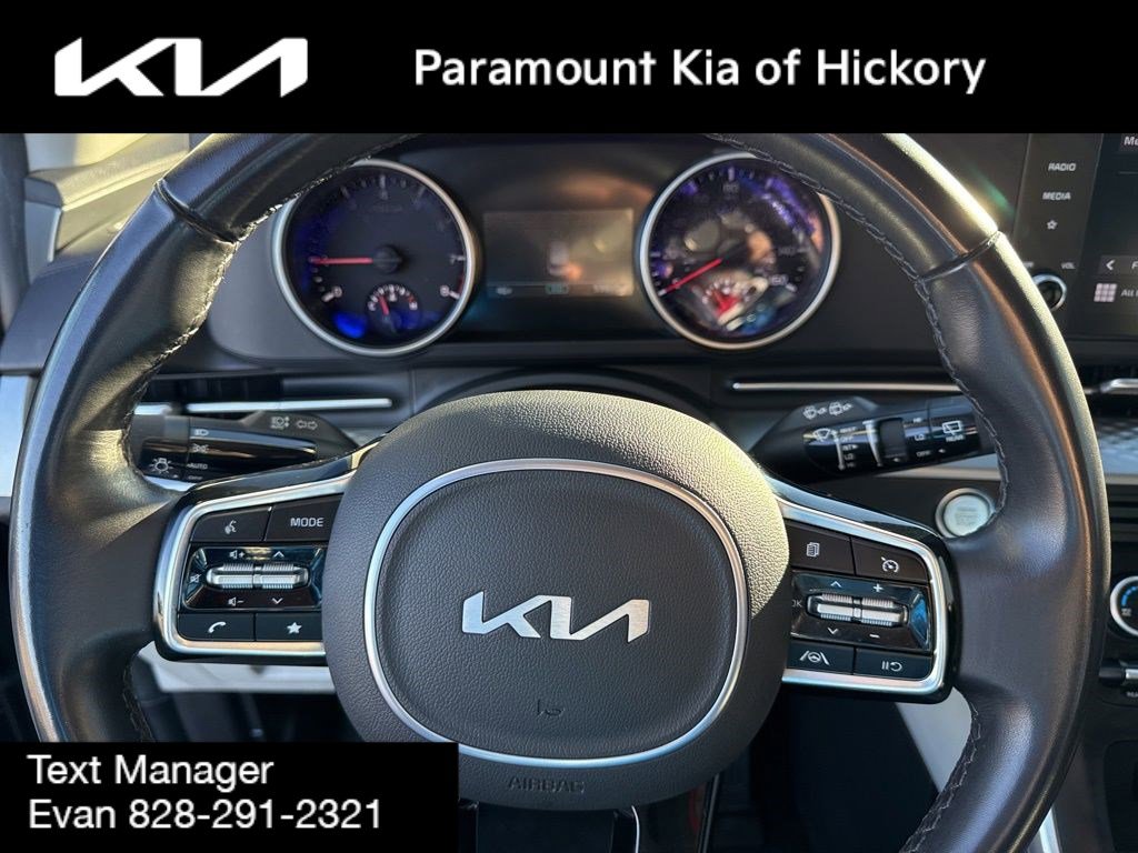 Used 2023 Kia Carnival LX image 33