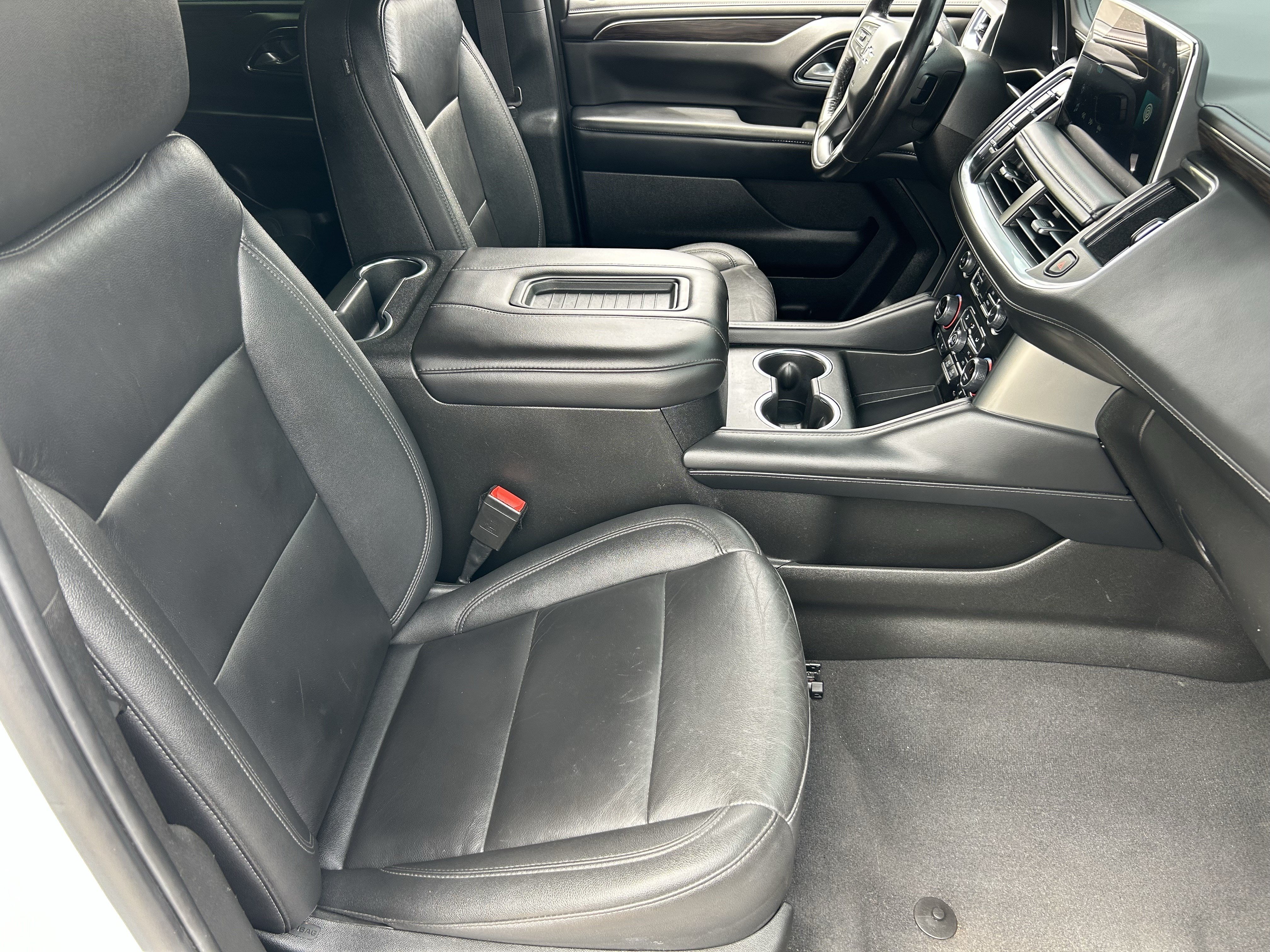 Used 2022 Chevrolet Tahoe Z71 w/ Luxury Package AWD/4WD image 9