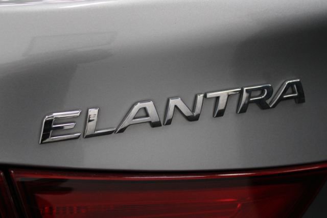 Used 2015 Hyundai Elantra SE FWD image 7