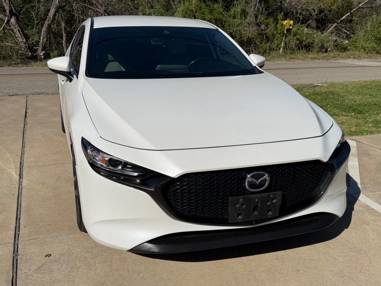 Used 2019 MAZDA MAZDA3 Hatchback w/ Preferred Package image 2