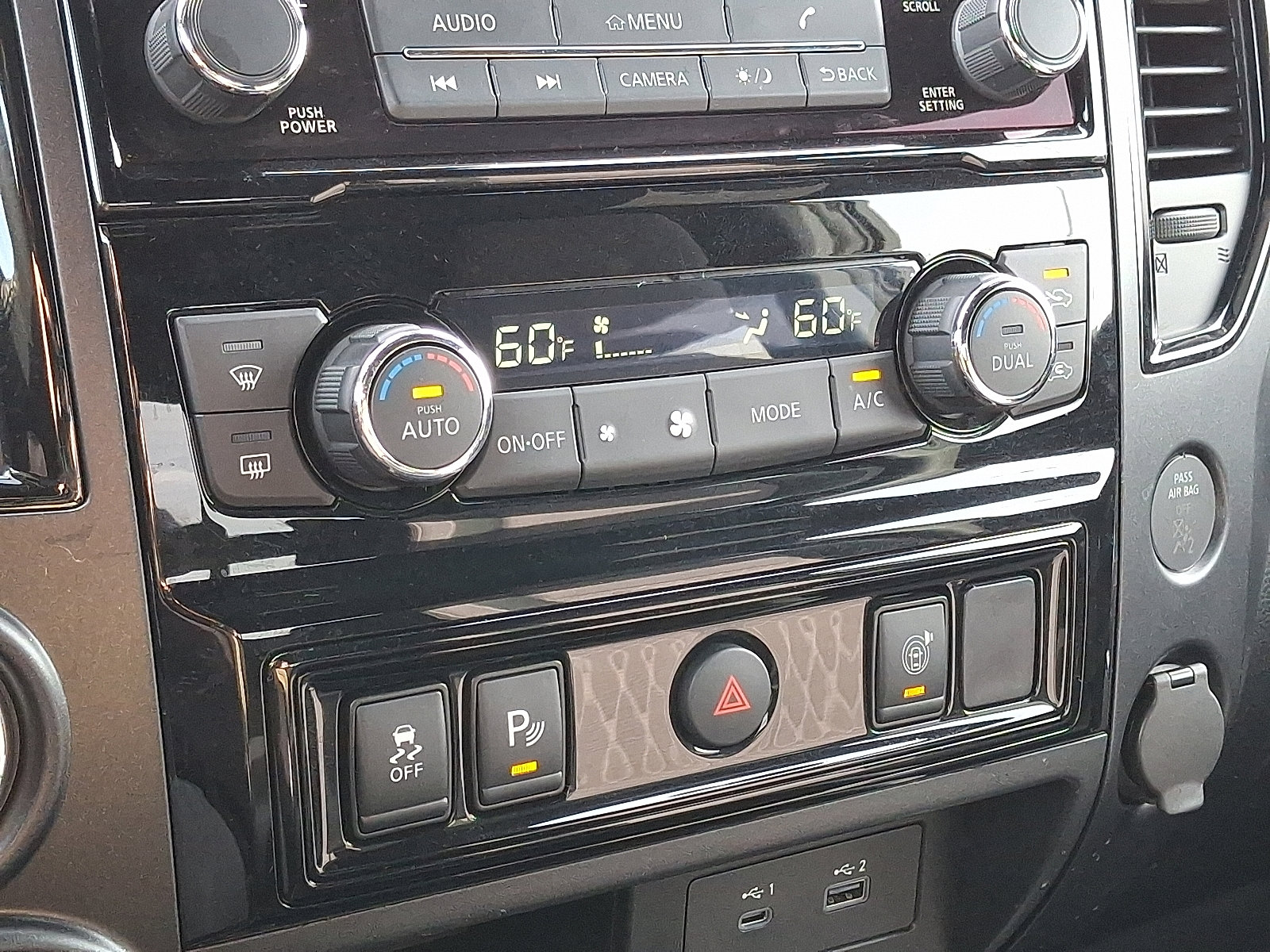 Certified 2024 Nissan Titan SV w/ SV Bronze Edition Package image 19