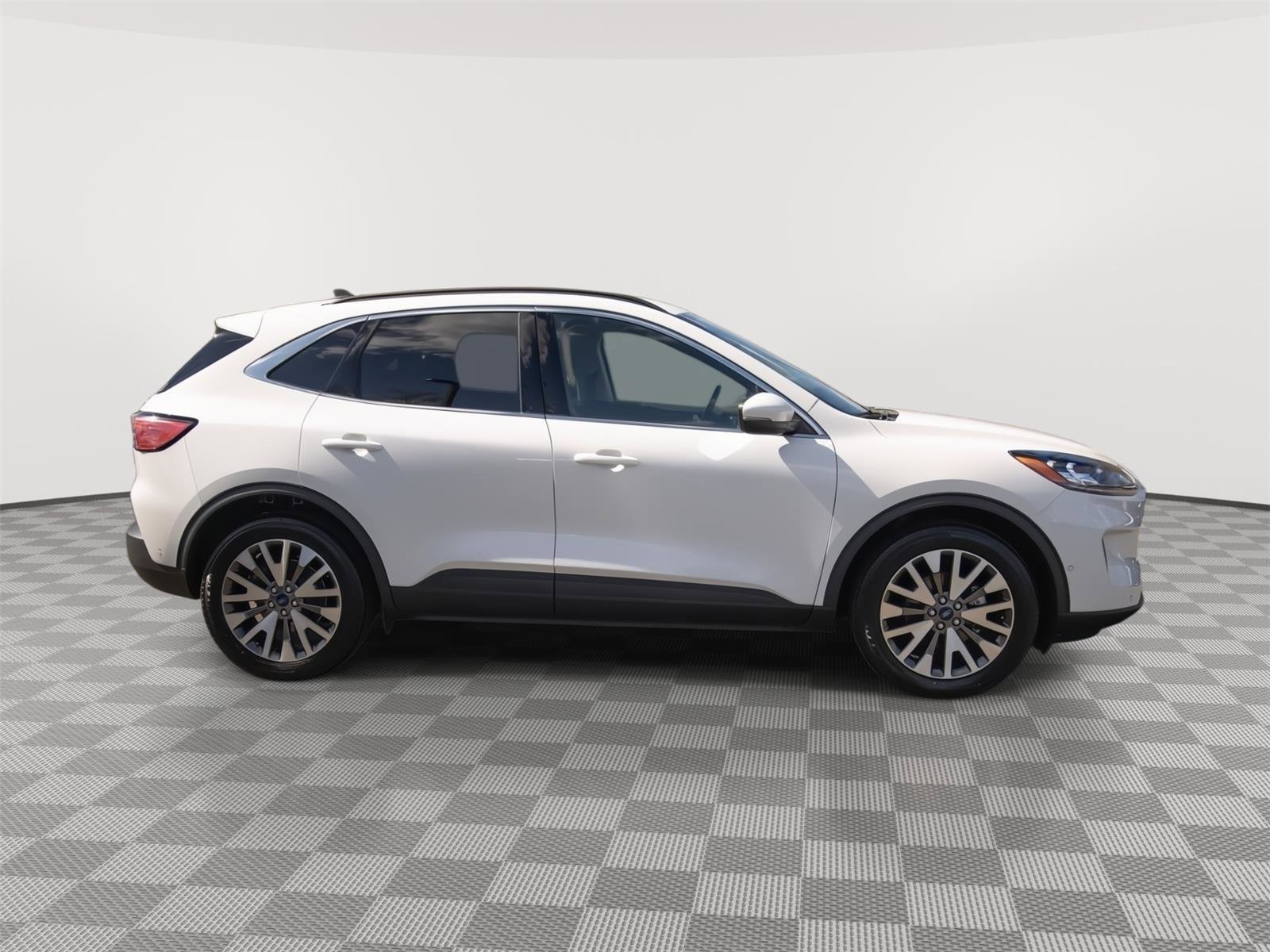 Used 2020 Ford Escape Titanium image 24