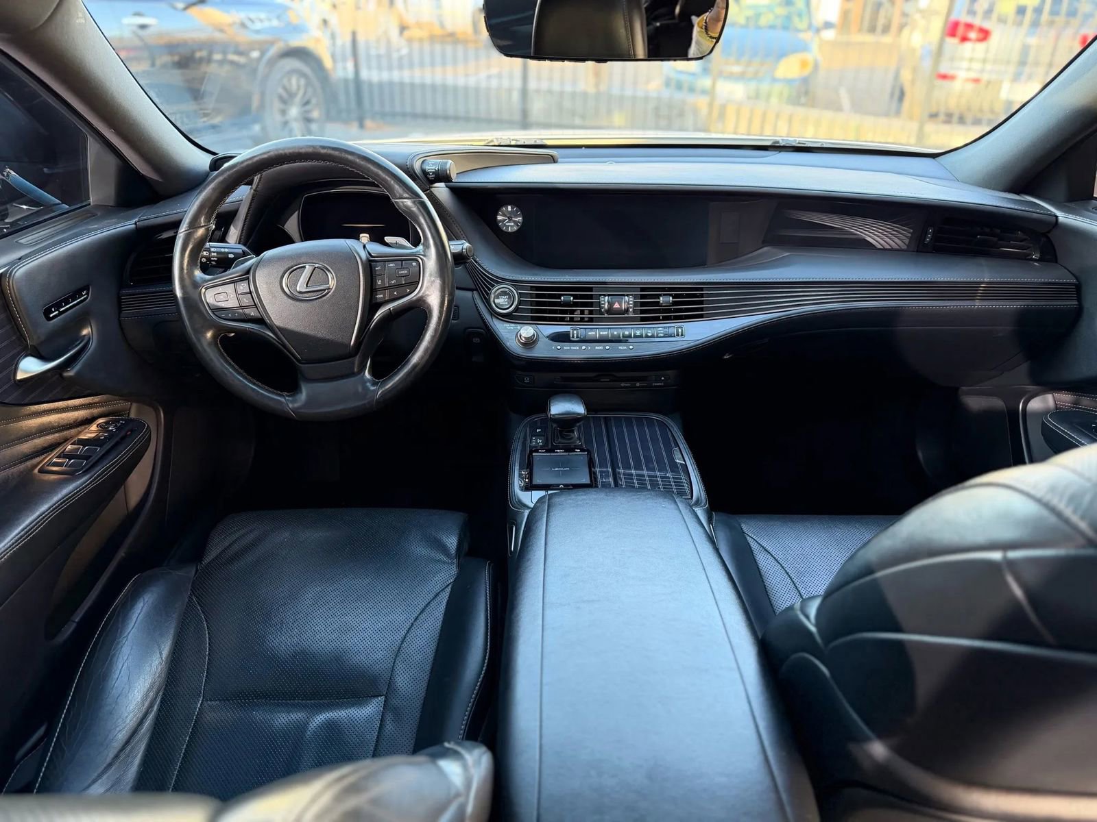 Used 2018 Lexus LS 500 AWD w/ Accessory Package (Z2) image 40