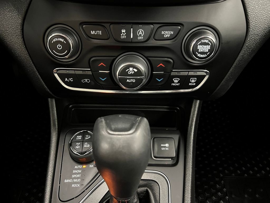 Used 2021 Jeep Cherokee Trailhawk w/ Comfort/Convenience Group image 16