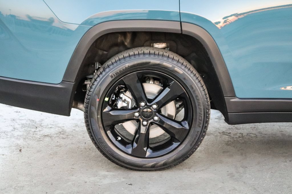 New 2026 Jeep Grand Cherokee L Limited w/ Limited Altitude Package AWD/4WD image 12