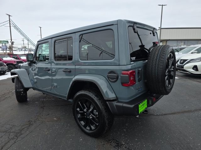 Used 2025 Jeep Wrangler Unlimited Sahara w/ Safety Group image 4