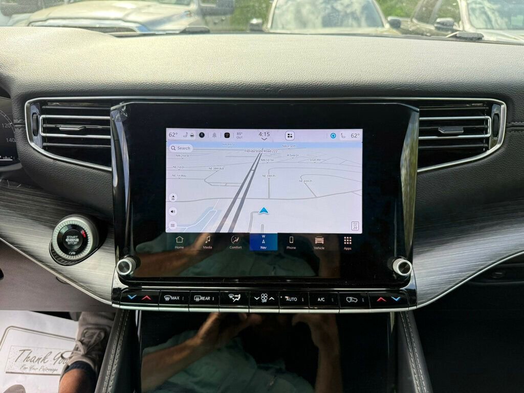 Used 2024 Jeep Wagoneer L Series II w/ Flexible Seating Group RWD image 6