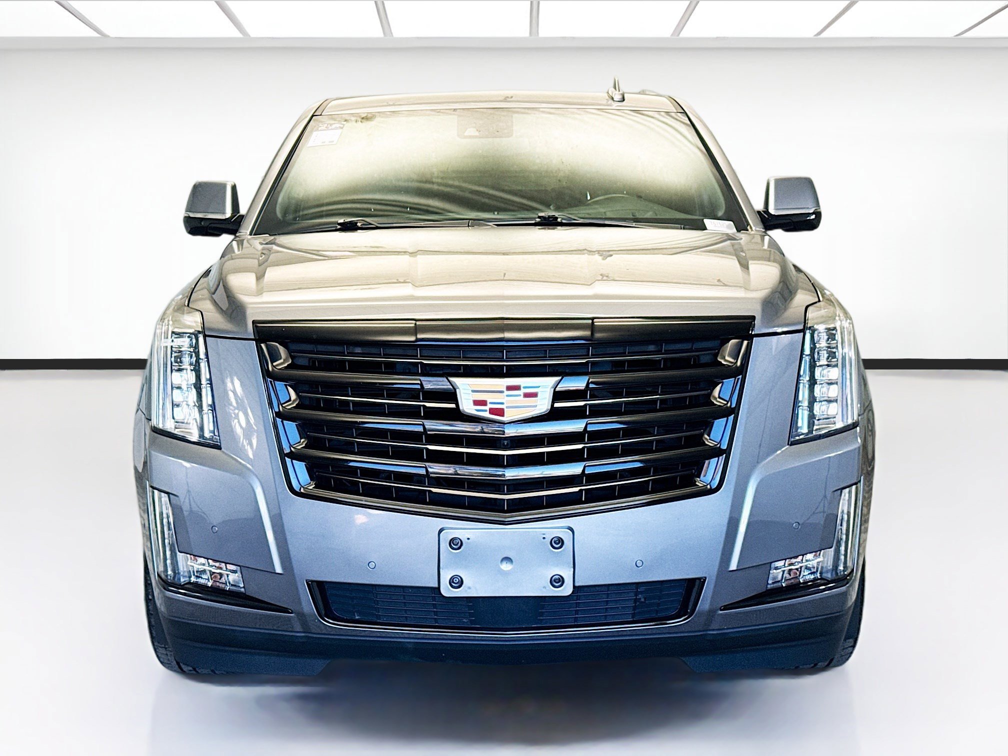 Used 2020 Cadillac Escalade Platinum image 2